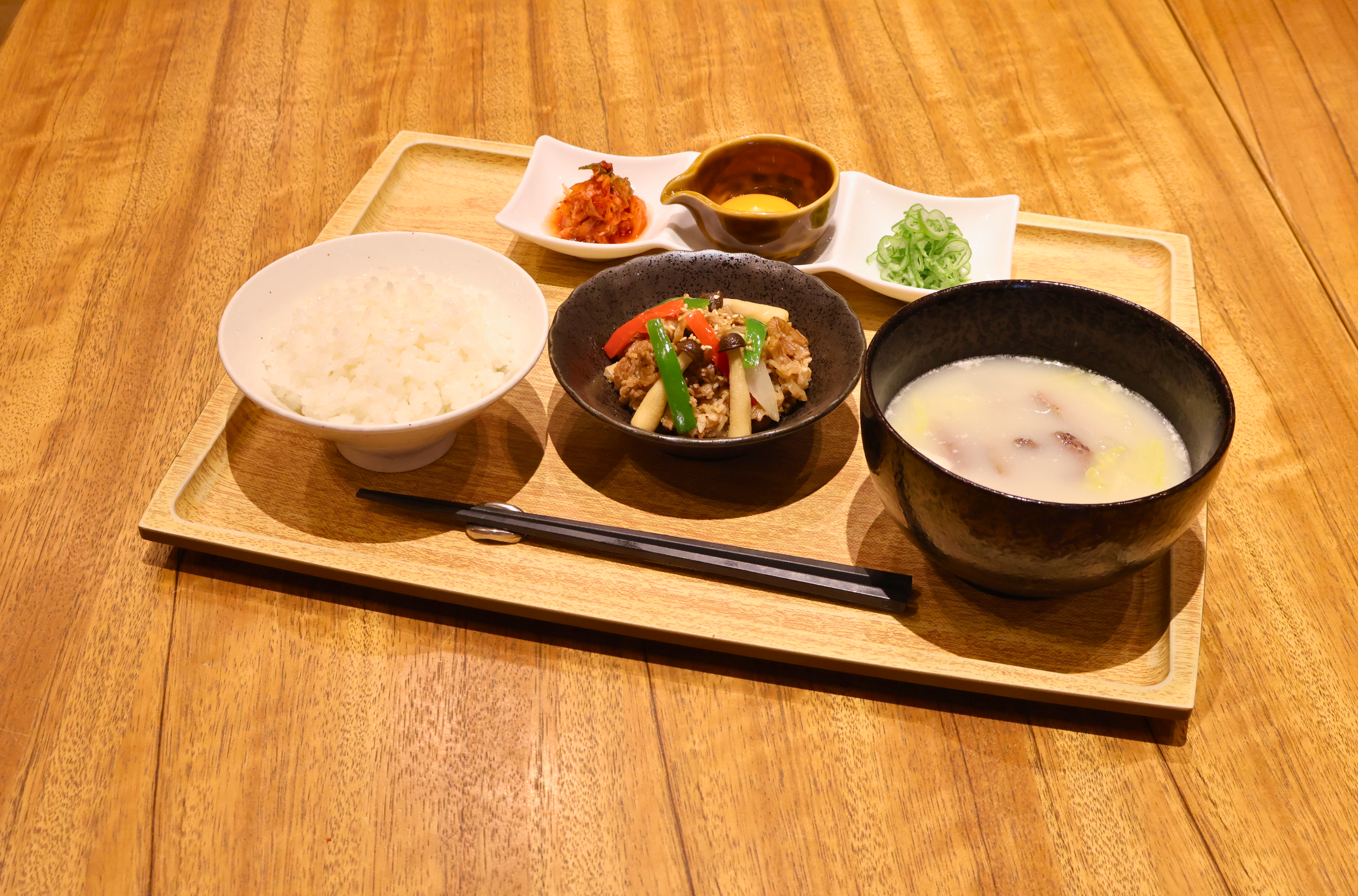 プルコギとコムタンスープの韓国風定食
